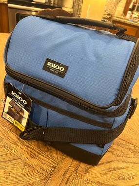 NWT Igloo Blue Men’s Soft Cooler Tote with Black Trim